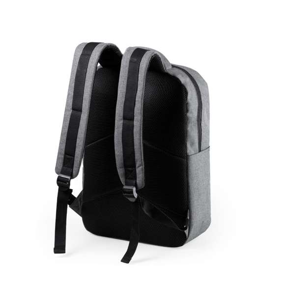 Mochila de negocios en resistente 600D RPET, elaborado a partir de plástico reciclado, para así fomentar la reutilización de residuos plásticos y ayudar a la sostenibilidad del planeta. Con cierre de cremallera de doble tirador y bolsillo en frontal. Interior con bolsillos acolchados para tablet de hasta 10 pulgadas y ordenador portátil de hasta 15 pulgadas, con estación de carga USB (cable incluido, batería auxiliar no incluida). Esquinas reforzadas, asa de transporte acolchada y accesorios en color negro. Espalda y cintas de hombros acolchadas y ajustables. Distintivo RPET en etiqueta,