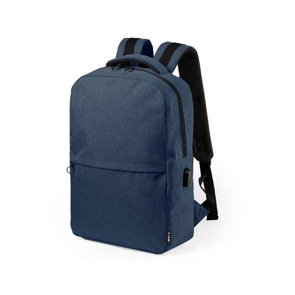 Mochila de negocios en resistente 600D RPET, elaborado a partir de plástico reciclado, para así fomentar la reutilización de residuos plásticos y ayudar a la sostenibilidad del planeta. Con cierre de cremallera de doble tirador y bolsillo en frontal. Interior con bolsillos acolchados para tablet de hasta 10 pulgadas y ordenador portátil de hasta 15 pulgadas, con estación de carga USB (cable incluido, batería auxiliar no incluida). Esquinas reforzadas, asa de transporte acolchada y accesorios en color negro. Espalda y cintas de hombros acolchadas y ajustables. Distintivo RPET en etiqueta,