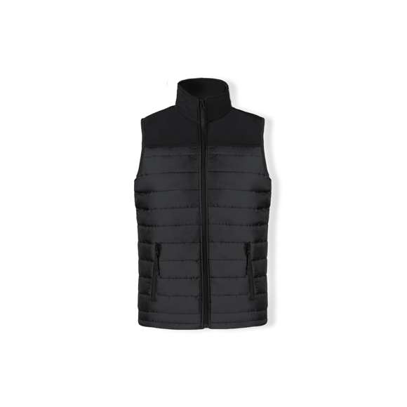 Chaleco impermeable y transpirable en combinación de materiales soft shell y poliéster. De elegante construcción en color negro, con cierre de cremallera y bolsillos laterales de cremallera con tiradores para fácil apertura. Disponible en tallas S, M, L, XL, XXL.