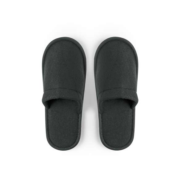 Par de zapatillas unisex fabricadas en combinación de algodón y poliéster. Confortable interior acolchado y pespuntes de refuerzo. Talla única 36-43.