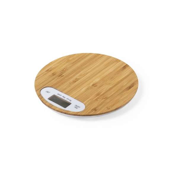  	Báscula de cocina de línea nature en bambú pulido. Display digital, con funciones de apagado automático, tara y selección de unidad de pesaje. Alimentación a pilas (de botón incluidas) y peso máximo 5kg. Presentada en atractiva caja de diseño eco.