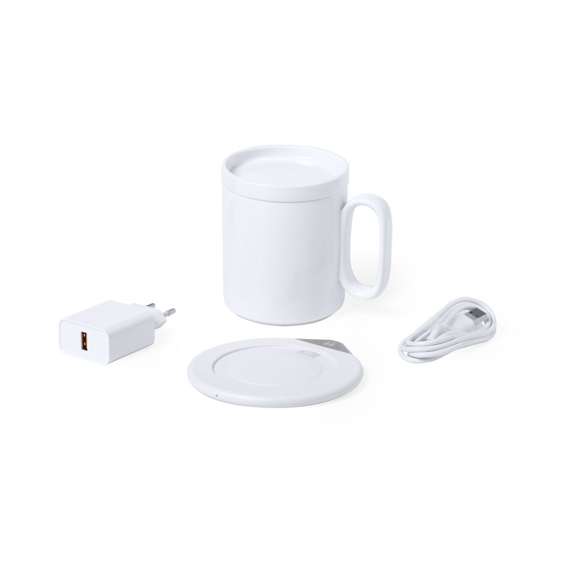 Calentador de tazas con cargador inalámbrico integrado de carga rápida -10W-. Con taza de cerámica de 350 ml, especialmente diseñada para calentar y mantener la temperatura de la bebida, con tapa a juego. Incluye cargador de pared y cable de carga Tipo C. Set presentado en atractiva caja de diseño.