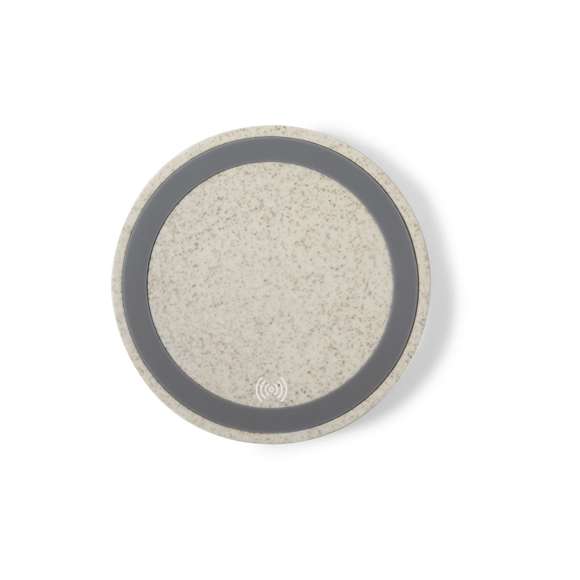 Cargador inalámbrico circular de línea nature. Carcasa en caña de trigo, para así fomentar la utilización de materias primas naturales y reducir las emisiones contaminantes. Con base antideslizante e indicador LED de estado de carga. Compatible con smartphones con tecnología de carga inalámbrica y presentado en atractiva caja de diseño eco.