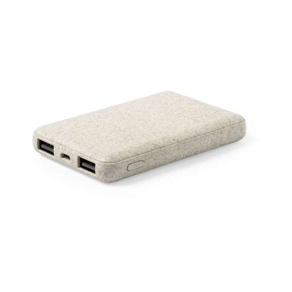 Batería auxiliar externa de línea nature de tamaño ultra compacto, con carcasa en caña de trigo, para así fomentar la utilización de materias primas naturales y reducir las emisiones contaminantes. 5.000 mAh de capacidad de carga e indicador de estado de carga. Salida USB dual para carga simultánea de 2 dispositivos y entrada micro USB -cable incluido-. Con amplia superficie de marcaje y presentado en atractiva caja de diseño eco. Las capacidades mostradas en todas nuestras baterías auxiliares externas son reales, incorporando todas ellas baterías de grado A y no recicladas, con una vida útil de al menos 500 ciclos de carga y según normativa CE. Además, están fabricadas conforme a los estándares RoHS y en cumplimiento con los siguientes requisitos de seguridad: Sistema de protección contra sobrecarga del power bank. Sistema de protección contra descarga completa que proporciona una mayor durabilidad del power bank. Sistema de bloqueo para evitar cortocircuitos. Sistema de transferencia de carga constante, acorde con la capacidad del dispositivo de destino.