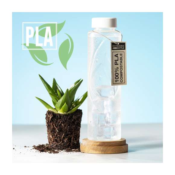 Bidón de linea nature de 830 ml de capacidad. Fabricado en resistente material PLA -Ácido PoliLáctico-, que se obtiene a partir de recursos 100% naturales como el almidón de maíz, la yuca o la caña de azúcar, pudiendo convertirse en 100% compostable al final de su ciclo de vida útil. Con distintivo PLA y presentado en bolsa individual de diseño eco. Disponible manual de instrucciones en español e inglés.