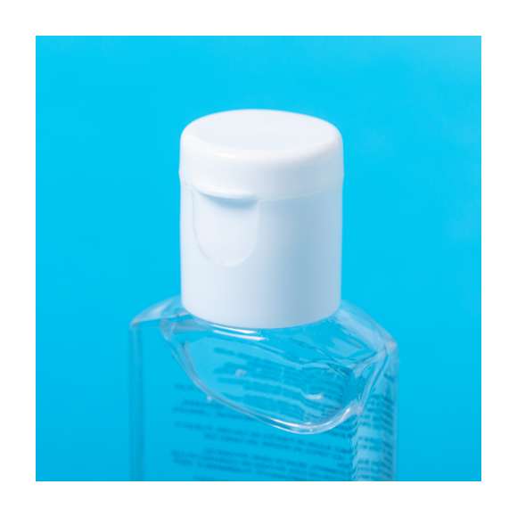  	Gel hidroalcohólico para higiene y limpieza de la piel en bote rellenable de 15 ml, con dosificador y tapón de seguridad. Cuerpo transparente, con tapón en color blanco. Solución con 65% de contenido de alcohol.nbsp   	Artículo con certificación GMP (Good Manufaturing Practices / Normas de Correcta Fabricación) que garantiza el cumplimiento de rigurosas medidas de control para la obtención de un producto seguro y de calidad.