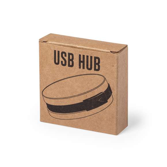 Original y compacto puerto USB de forma redondeada de línea nature. Carcasa en caña de trigo, para así fomentar la utilización de materias primas naturales y reducir las emisiones contaminantes. Con 4 puertos USB 2.0 para conectar multitud de dispositivos y amplia superficie de marcaje. Presentado en caja individual de diseño eco.