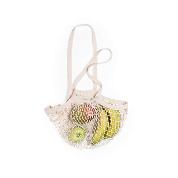 Bolsa plegable de redecilla de gran capacidad. De línea nature enalgodón crudo, con bolsita lisa para impresión de cierre de cordón. Asas largas y plegado de pequeño tamaño para fácil transporte.