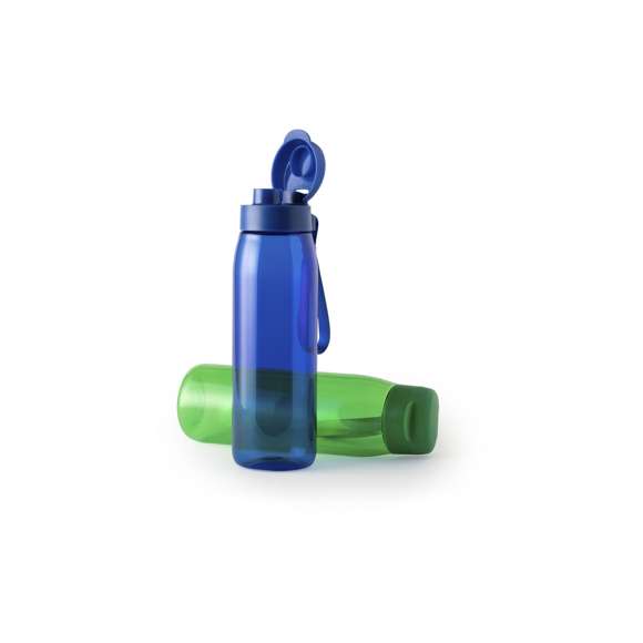 Bidón en alta calidad y de gran capacidad -820 ml- en material tritán resistente al calor y libre de BPA. Disponible en variada gama de colores transparentes, con tapón dosificador de seguridad a juego y cinta de transporte.