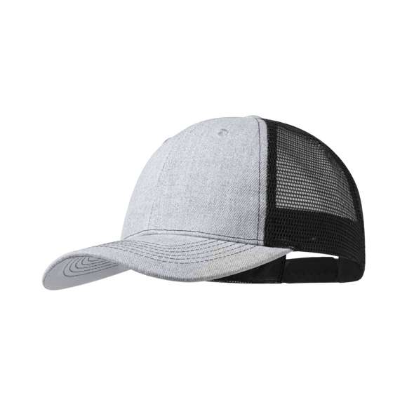 Gorra de 6 paneles en originales combinaciones bicolor. De poliéster, con tela de rejilla, orificios de ventilación frontales bordados y cierre ajustable de plástico.