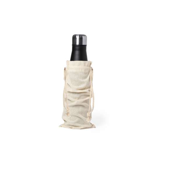 Bolsa de línea nature en material 100% algodón de 105g/m2. Tamaño 12x33 cm, de acabado cosido y con cordones autocierre de algodón. Especialmente diseñada para packaging en botellas y termos.