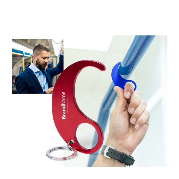 Llavero higiénico anti-contacto, fabricado en resistente Aluminio. El único llavero diseñado especialmente para uso en transporte público y evitar tocar con las manos superficies de uso común (picaportes de puertas, interruptores, grifos de uso público, cajeros automáticos...). Dispone de amplia zona de marcaje y cómodo troquel para el dedo. Acabado en aluminio en vivos y variados colores. Presentado en bolsita de diseño individual.