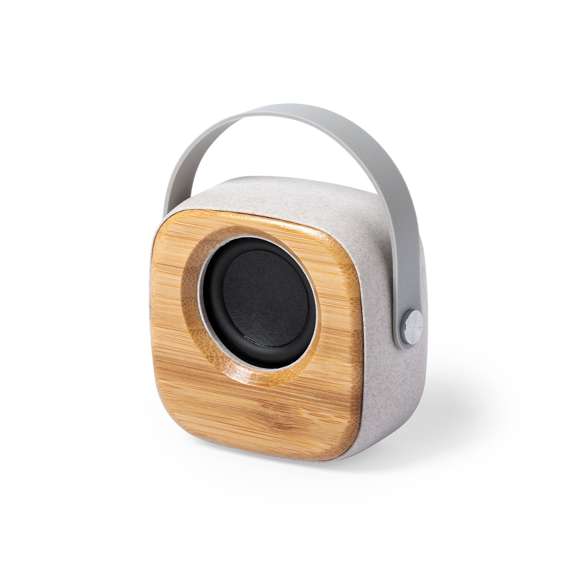  	Altavoz Bluetooth en combinación de piezas de bambú de corte nature y carcasa en caña de trigo, para así fomentar la utilización de materias primas naturales y reducir las emisiones contaminantes. 	 	De tamaño compacto y con práctica asa de transporte en suave silicona, se convierte en un complemento perfecto para el smartphone. Conexión Bluetooth® 5.0 y 3W de potencia, con entrada de línea jack 3,5mm (cable incluido). Compatible con iOS y Android, incluye cable de carga micro USB y viene presentado en atractiva caja de diseño. Disponible manual de instrucciones español e inglés.