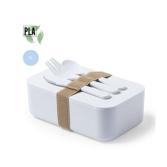  	Fiambrera de línea nature, fabricada en PLA 100% compostable libre de BPA. De 1L de capacidad, incluye cinta de seguridad con tenedor, cuchara y cuchillo. Presentada en bolsa individual. 	 	Producto fabricado con material PLA, procedente de materias primas renovables, con importantes propiedades como la versatilidad y la resistencia, destacando entre todas ellas la de compostabilidad.