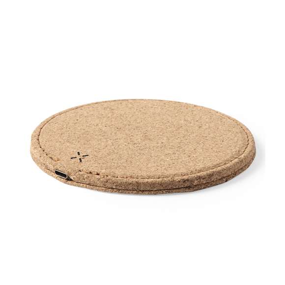 Cargador inalámbrico de línea nature y diseño circular fabricado en corcho natural, cuyos procesos de extracción tienen un mínimo impacto sobre el medio ambiente, destacando además por ser uno de los materiales orgánicos con más durabilidad y resistencia..  Indicador led, cable de carga micro USB incluido y compatible con dispositivos equipados con tecnología de carga inalámbrica. Protección de seguridad para evitar sobrecalentamiento, sobrecarga y cortocircuito. Presentado en atractiva caja de diseño nature.