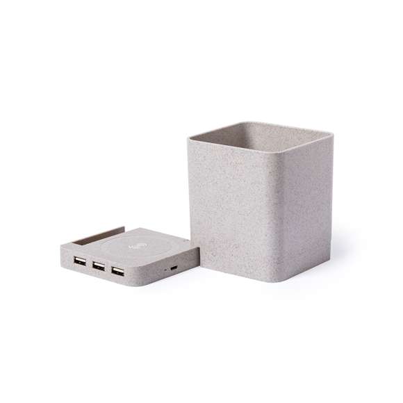 Lapicero multifunción 4 en 1 de línea nature. Carcasa en caña de trigo, para así fomentar la utilización de materias primas naturales y reducir las emisiones contaminantes.  Con funciones lapicero, soporte para smartphone, cargador inalámbrico y puerto USB (3xUSB 2.0). Compatible con smartphones con tecnología de carga inalámbrica, incluye cable micro USB en color blanco de 1 metro de largo. Presentado en atractiva caja de diseño eco. Disponible manual de instrucciones en español e inglés.