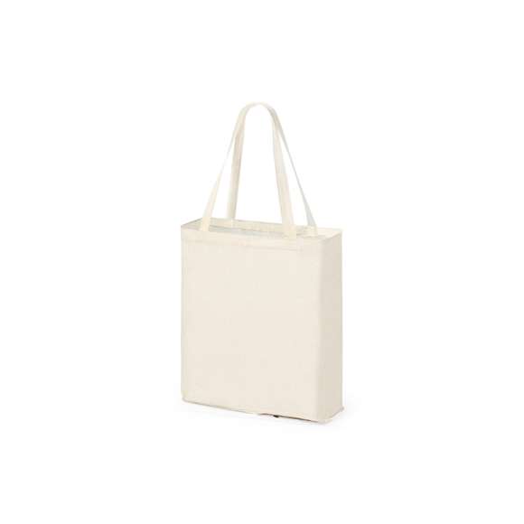 Bolsa plegable de línea nature en combinación de materiales 100% algodón de 110 g/m2 y base en yute, con bolsillo. Asas de 57 cm con refuerzo, de acabado cosido y resistencia hasta 8 kg de peso. Plegado de pequeño tamaño mediante cremallera para un fácil transporte.