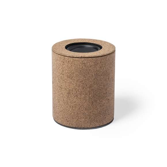  	Compacto altavoz de línea nature y conexión Bluetooth® 5.0. Carcasa en corcho natural, para así fomentar la utilización de materias primas naturales y reducir las emisiones contaminantes. Ofrece 3W de potencia, con cable micro USB incluido y base antideslizante en terciopelo. Presentado en atractiva caja de diseño eco. Disponible manual de instrucciones en español e inglés.