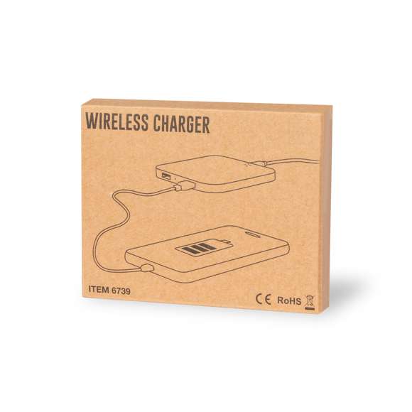 Cargador inalámbrico 10W de línea nature. Carcasa en corcho natural, con indicador de estado de carga y salida USB dual de 2.100 mA de capacidad para carga simultánea de hasta 3 dispositivos (1 por carga inalámbrica y 2 por cable). Incluye cable micro USB de 1 metro de largo, con base antideslizante en terciopelo y compatible con dispositivos equipados con tecnología de carga inalámbrica. Presentado en atractiva caja de diseño eco.