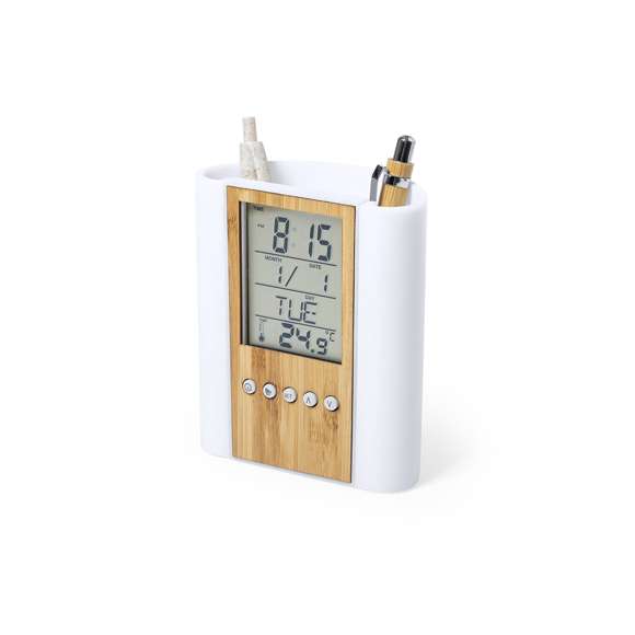 Lapicero de línea nature con reloj multifunción integrado. Fabricado en combinación de materiales bambú y ABS. Funciones termómetro, calendario y alarma temporizador y recordatorio de cumpleaños.  Alimentación a pilas (de botón incluidas) y presentado en atractiva caja de diseño eco. Disponible manual de instrucciones en español e inglés.
