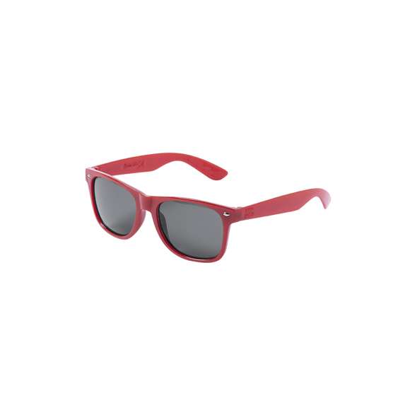 Gafas de sol de línea nature con protección UV400. Montura y patillas en RPET, elaborado a partir de plástico reciclado para así fomentar la reutilización de residuos plásticos y contribuir a la sostenibilidad del planeta. Lentes AC (acetato de celulosa) en color negro, disponibles en variada gama de colores. Presentada en atractiva bolsa de diseño eco.