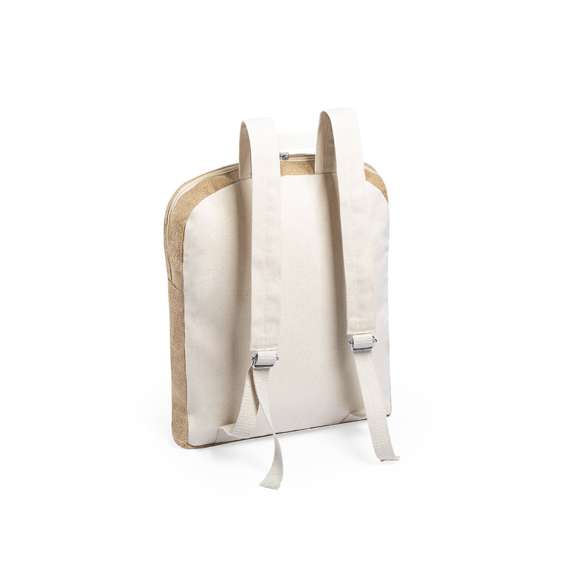 Mochila multiusos de línea nature y diseño bicolor. Fabricada en yute, con detalles en algodón. Compartimento principal con cierre de cremallera y doble tirador, con bolsillo frontal de cierre de cremallera para fácil marcaje y cintas ajustables a juego.