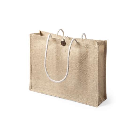 Bolsa de línea nature en resistente yute laminado (320g/m2) y original cierre de botón. Con asas de algodón largas de 70cm en color natural y reforzadas. Acabado cosido y resistencia hasta 10kg de peso.