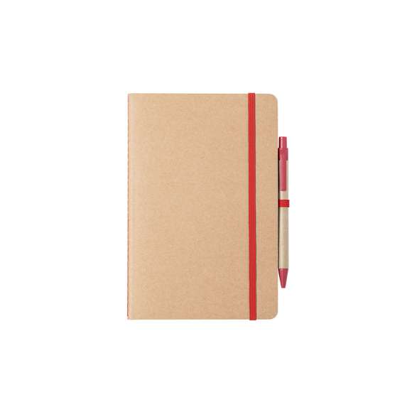 Set de libreta y bolígrafo de línea nature. Incluye libreta en cartón reciclado, con soporte para bolígrafo y cinta de cierre a juego, de 60 hojas lisas. Bolígrafo de mecanismo pulsador, con cuerpo en cartón reciclado y accesorios en caña de trigo -tinta azul-. Distintivo Wheat Straw en la parte superior del bolígrafo.
