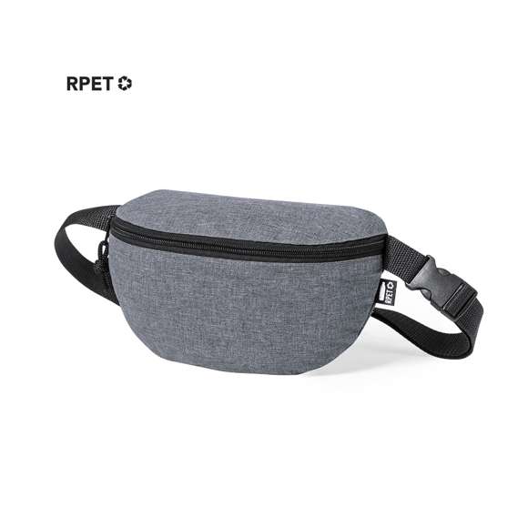 Riñonera de línea nature fabricada en resistente 600D RPET efecto melange. Elaborado a partir de plástico reciclado para así fomentar la reutilización de residuos plásticos y contribuir a la sostenibilidad del planeta. Compartimento principal con cierre de cremallera y cinta ajustable con cierre de hebilla. Diseñada para actividades deportivas y de ocio, con distintivo RPET en etiqueta exterior.
