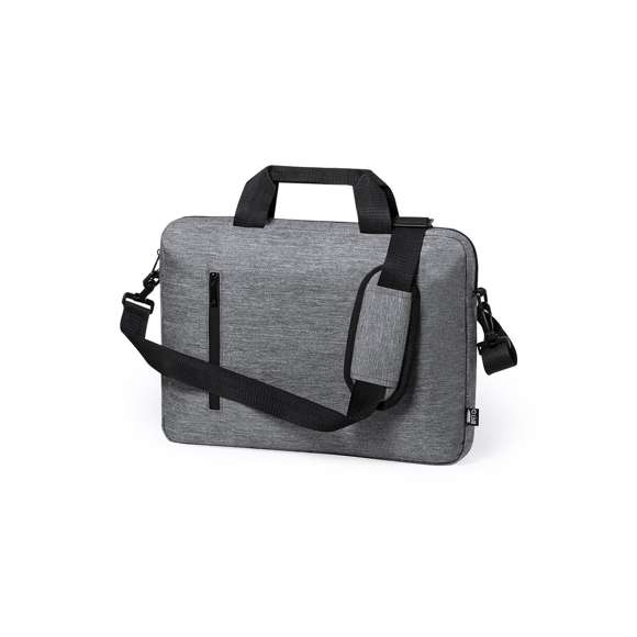 Elegante portadocumentos de línea nature en resistente 600D RPET efecto melange, elaborado a partir de plástico reciclado para así fomentar la reutilización de residuos plásticos y contribuir a la sostenibilidad del planeta. Detalles en negro, incluye compartimentos interiores acolchados para ordenador de hasta 15 pulgadas y tablet de hasta 10 pulgadas. Accesorio en parte posterior para anclaje al trolley, bolsillo exterior con cierre de cremallera, cómodas asas reforzadas, cinta bandolera ajustable con cierre de mosquetón y almohadilla para hombro a juego. Distintivo RPET en etiqueta exterior.