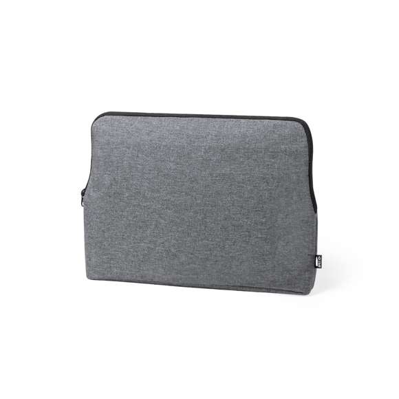 Funda para ordenador portátil de línea nature y en resistente 600D RPET efecto melange, elaborado a partir de plástico reciclado para así fomentar la reutilización de residuos plásticos y contribuir a la sostenibilidad del planeta. Detalles en negro y compartimento principal con cierre de cremallera. Interior totalmente acolchado y forrado, con distintivo RPET en etiqueta exterior.