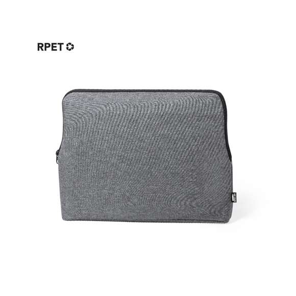 Funda para ordenador portátil de línea nature y en resistente 600D RPET efecto melange, elaborado a partir de plástico reciclado para así fomentar la reutilización de residuos plásticos y contribuir a la sostenibilidad del planeta. Detalles en negro y compartimento principal con cierre de cremallera. Interior totalmente acolchado y forrado, con distintivo RPET en etiqueta exterior.