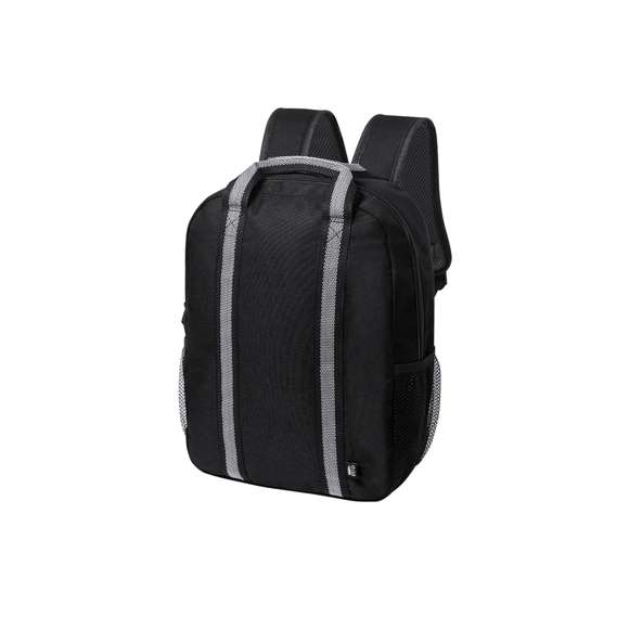Mochila de línea nature y en resistente 600D RPET, elaborado a partir de plástico reciclado para así fomentar la reutilización de residuos plásticos y contribuir a la sostenibilidad del planeta. Con tiras reflectantes y disponible en variada gama de colores. Compartimento principal con cierre de cremallera y bolsillo lateral de redecilla de fácil acceso. Espalda y cintas acolchadas, con distintivo RPET en etiqueta exterior.