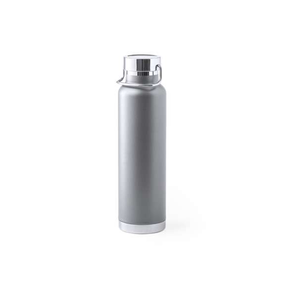 Bidón térmico de acero inox, con doble capa y aislamiento de cobre al vacío. El mismo le permite mantener el calor y el frio durante un tiempo más prolongado, llegando a las 12 y 48 horas respectivamente. De 650ml de capacidad, y disponible en variada gama de colores metalizados. Presentado en atractiva caja de diseño.