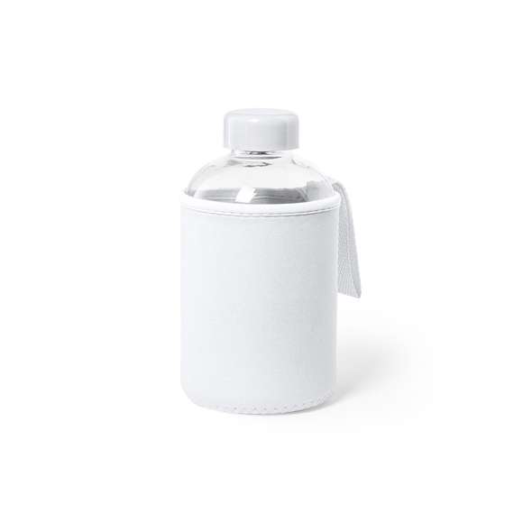 Bidón de 600ml de capacidad. Fabricado con cuerpo de cristal y tapón a rosca. Incluye funda de soft shell a juego, con asa de transporte. Disponible en variada gama de colores, y viene presentado en caja individual de atractivo diseño.