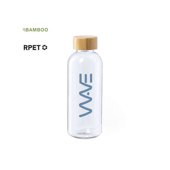 Bidón de línea nature y 600ml de capacidad. Libre de BPA, con cuerpo en RPET, elaborado a partir de plástico reciclado para así fomentar la reutilización de residuos plásticos y contribuir a la sostenibilidad del planeta. Con tapón a rosca en bambú.