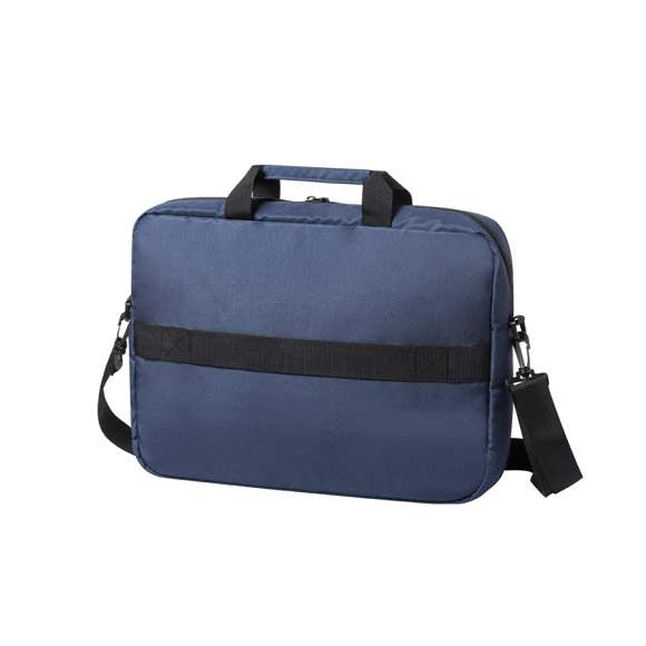 Maletín de línea nature con diseño urbano y acolchado total. Fabricado en resistente RPET 300D elaborado a partir de plástico reciclado, para así fomentar la reutilización de residuos plásticos y contribuir a la sostenibilidad del planeta. Accesorio para ajuste en trolley, con compartimento interior acolchado para ordenador portátil de hasta 15 pulgadas. Bolsillo principal con cierre de cremallera y tirador metálico. Cómodas asas de transporte reforzadas y cinta bandolera ajustable, con refuerzo acolchado para hombro y cierres giratorios de mosquetón. Distintivo RPET en etiqueta.