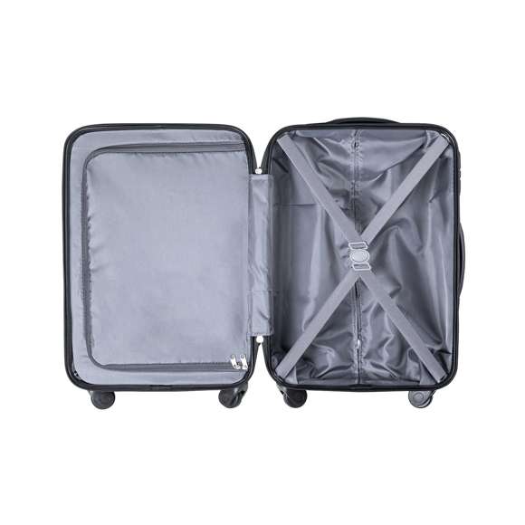 Trolley de cabina de línea nature resistente a los golpes, fabricado en material RPET elaborado a partir de plástico reciclado, para así fomentar la reutilización de residuos plásticos y contribuir a la sostenibilidad del planeta. Asa de transporte telescópica, con 4 ruedas giratorias y cierre de seguridad TSA. Forro interior en RPET, con cintas elásticas de sujeción incluidas. Distintivo RPET grabado en frontal.