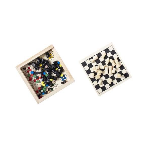 Set de juegos de línea nature. Incluye ajedrez, parchís y damas. Set presentado en estuche de madera con doble tablero de apertura deslizante.