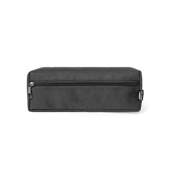 Estuche en resistente poliéster 600D RPET, elaborado a partir de plástico reciclado, para así fomentar la reutilización de residuos plásticos y ayudar a la sostenibilidad del planeta. Con cierre de cremallera en frontal y tirador metálico. Distintivo RPET en etiqueta.