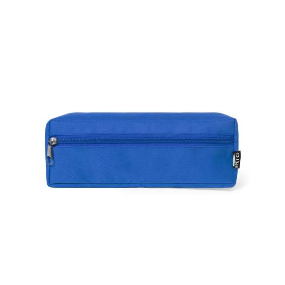 Estuche en resistente poliéster 600D RPET, elaborado a partir de plástico reciclado, para así fomentar la reutilización de residuos plásticos y ayudar a la sostenibilidad del planeta. Con cierre de cremallera en frontal y tirador metálico. Distintivo RPET en etiqueta.