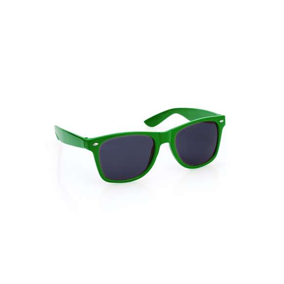 Gafas de sol con protección UV400. Motura resistente con diseño elegante y acabado brillante, en divertidos y variados colores. Las lentes son de color negro para garantizar estilo. Presentado en una bolsa individual reciclada.