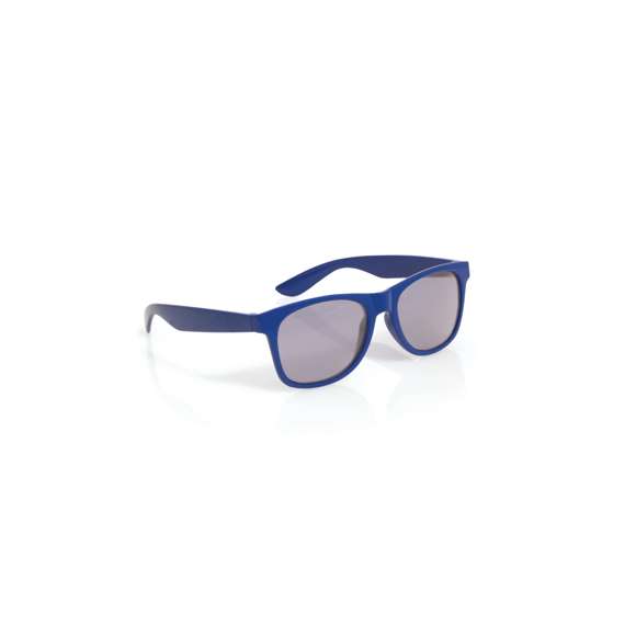 Gafas de sol para niño con protección UV400 de clásico diseño. Con montura en divertidos colores y lentes en color negro.