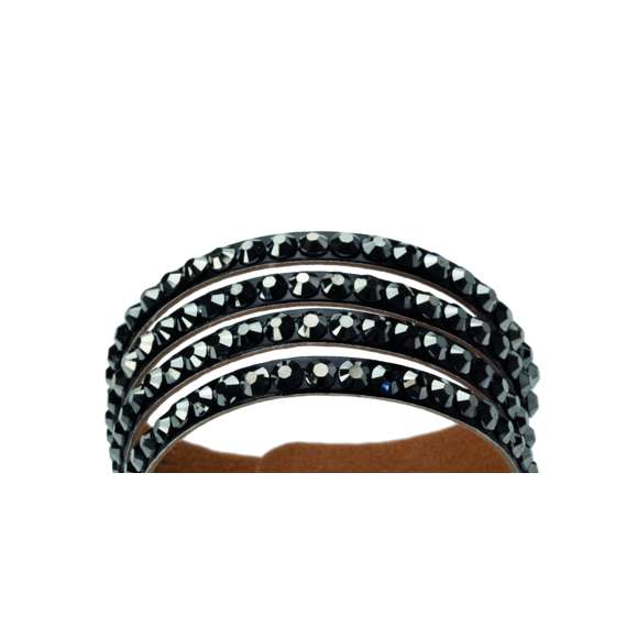 Elegante pulsera de polipiel con incrustaciones brillantea de vivos colores. Con cierre de corchete ajustable.