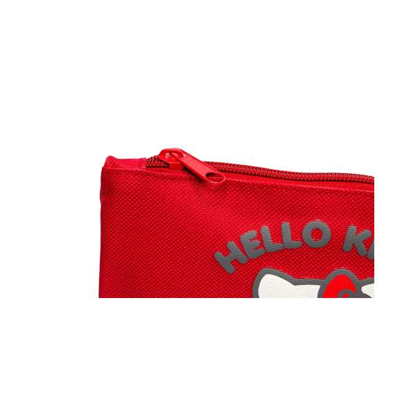  	Estuche portatodo de Hello Kitty en resistente poliéster 600D con diseño de gatita de la marca. Con cierre de cremallera y tirador a juego.