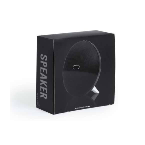 Altavoz de conexión Bluetooth® en elegante acabado de color negro con accesorioss en plateado y original diseño circular. Ofrece 8W de potencia, tiene función de manos libres, una ranura para tarjetas micro SD de hasta 32 GB de capacidad y entrada auxiliar de línea mediante conexión jack de 3,5mm. Compatible con iOS y Android, incluye cable de carga mini USB, cable auxiliar jack de 3,5mm y viene presentado en atractiva caja de diseño. Con soportes de goma antideslizantes en la base.