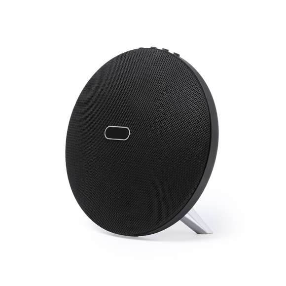 Altavoz de conexión Bluetooth® en elegante acabado de color negro con accesorioss en plateado y original diseño circular. Ofrece 8W de potencia, tiene función de manos libres, una ranura para tarjetas micro SD de hasta 32 GB de capacidad y entrada auxiliar de línea mediante conexión jack de 3,5mm. Compatible con iOS y Android, incluye cable de carga mini USB, cable auxiliar jack de 3,5mm y viene presentado en atractiva caja de diseño. Con soportes de goma antideslizantes en la base.