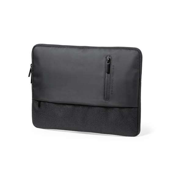 Funda de ordenador de Antonio Miró en calidad premium, fabricada en resistente poliéster 600D. De sobrio diseño y con compartimento acolchado para portátil de hasta 15 pulgadas. Cierres de cremallera con tiradores metálicos y bolsillo frontal. Logotipo de la marca en frontal.