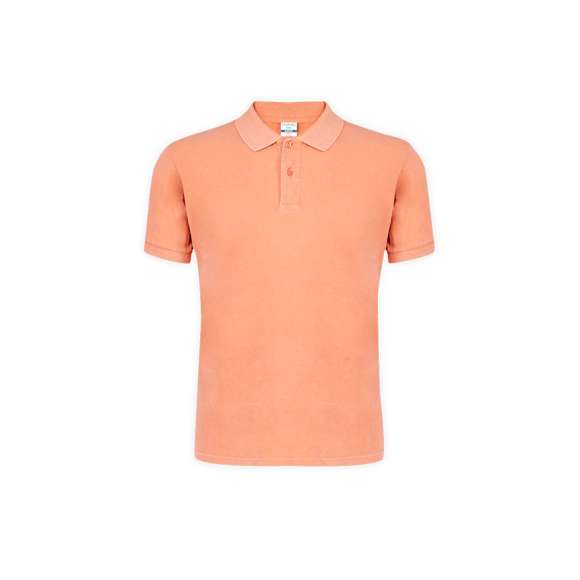 Polo manga corta unisex con efecto lavado jeans lo que hace que cada pieza sea única e irrepetible. Detalle en contraste en elástico de cuello y mangas. Confeccionado en piqué 100% algodón peinado Ring Spun de 180g/m2. Tacto suave y corte moderno. Tapeta de dos botones al tono. Doble costura en dobladillo y mangas para una mayor durabilidad y resistencia al uso intensivo. Etiqueta fácilmente removible. Disponible en tallas XS, S, M, L, XL y XXL.