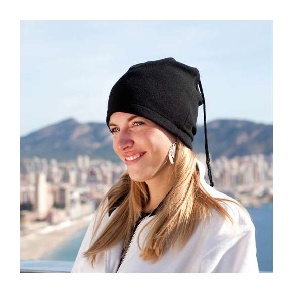  	Braga para cuello o cabeza en material polar fleece de 200g/m2 con tratamiento anti-pilling. En variada gama de vivos colores y con cierre de cordón con accesorio de ajuste.
